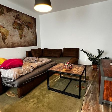 Industrial Apartment I 24Hr Self Check-In I Free Parking & Coffee Банська Бистриця Екстер'єр фото