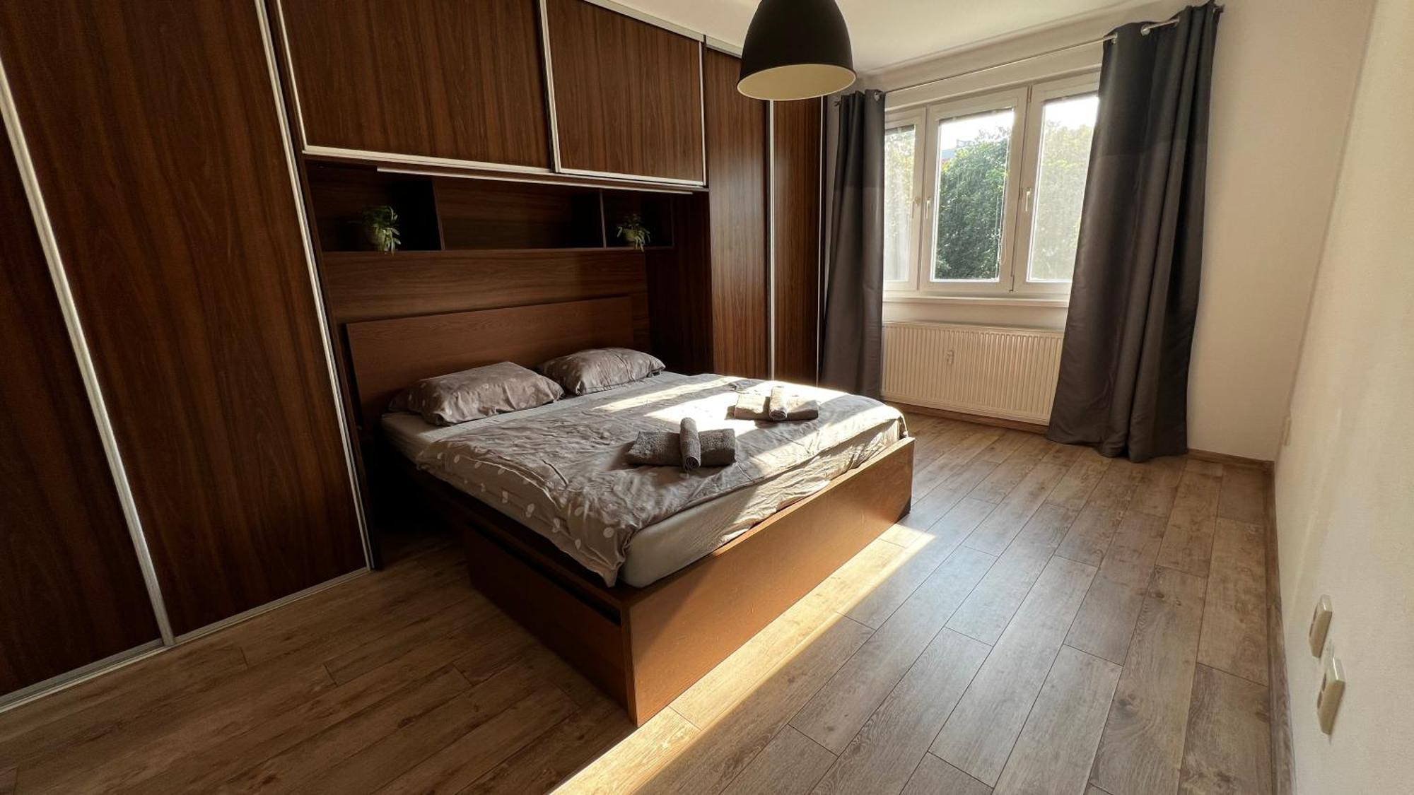 Industrial Apartment I 24Hr Self Check-In I Free Parking & Coffee Банська Бистриця Екстер'єр фото