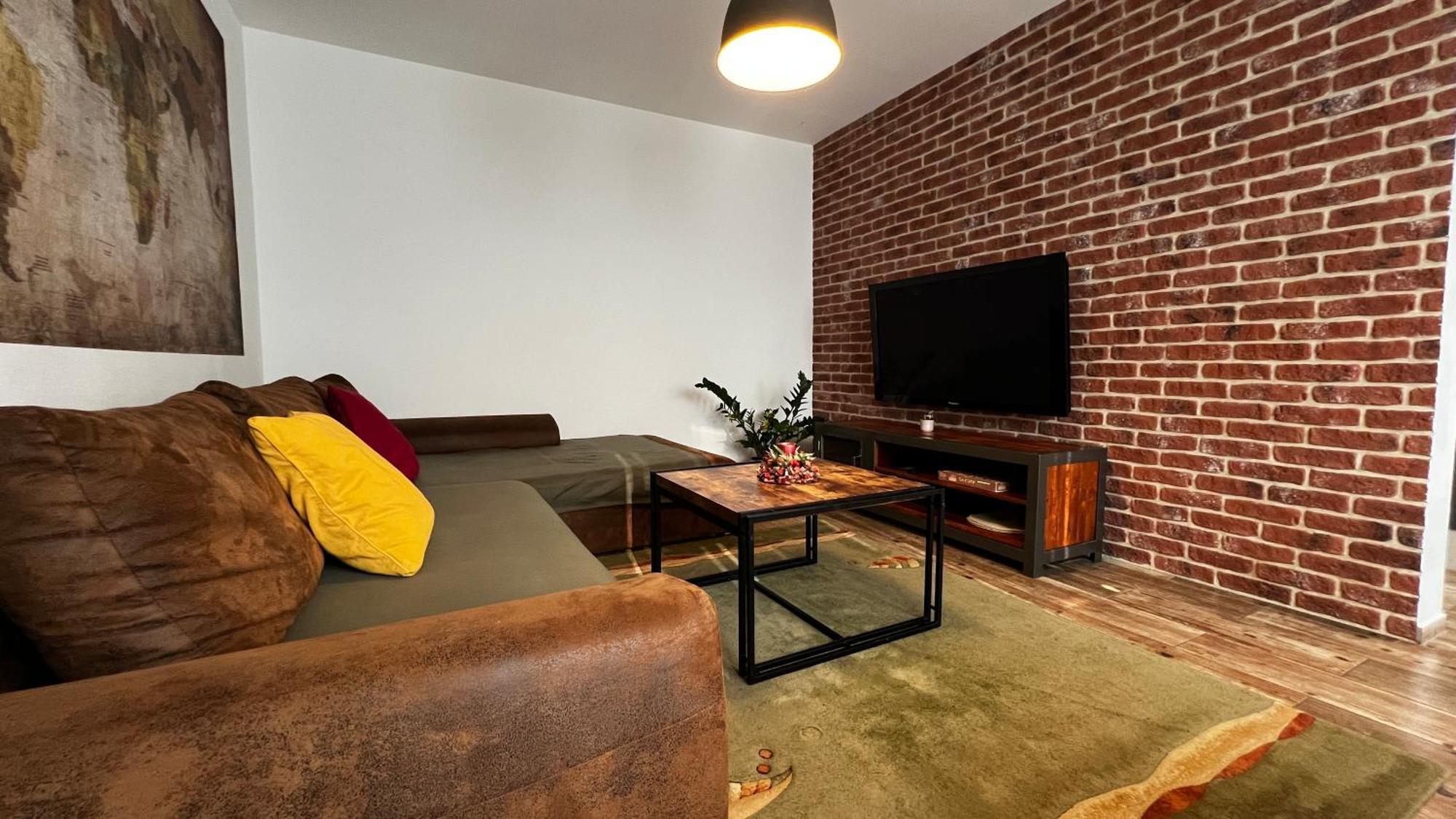 Industrial Apartment I 24Hr Self Check-In I Free Parking & Coffee Банська Бистриця Екстер'єр фото